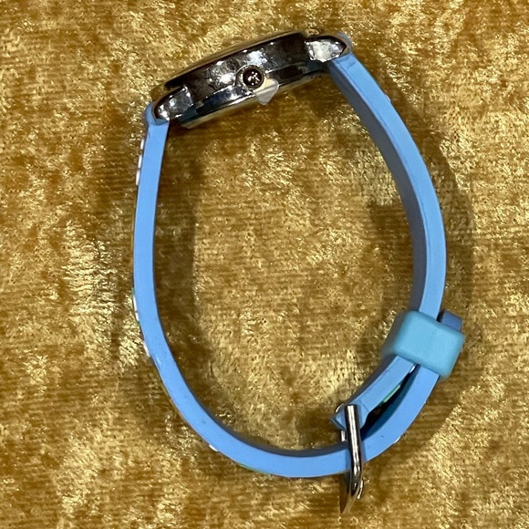 Geneva Kids Wrist Watch Color Blue w/Yellow fish the second hand being of a fish - Picture 2 of 9